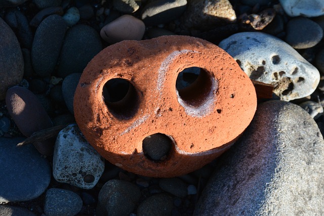 A stone looking like a scared face
